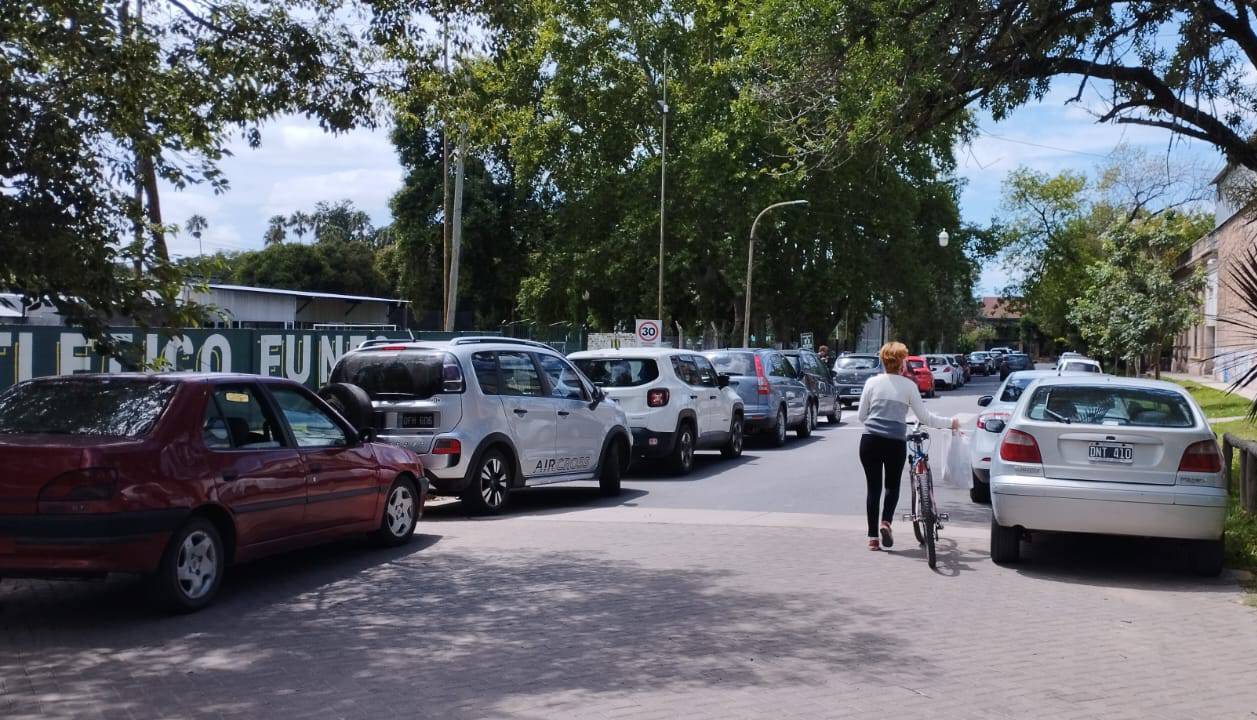 Lluvia de infracciones  en Irigoyen: más de 100 multas por mal estacionamiento